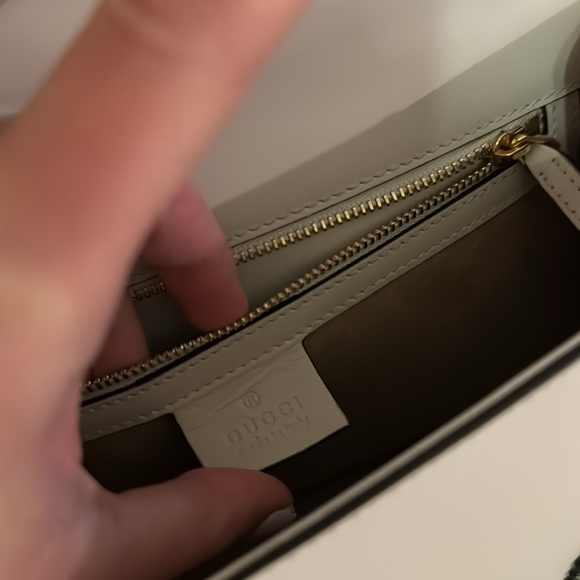 GUCCI Sylvie Embroidered Floral Shoulder Bag in White! - Picture 9 of 13